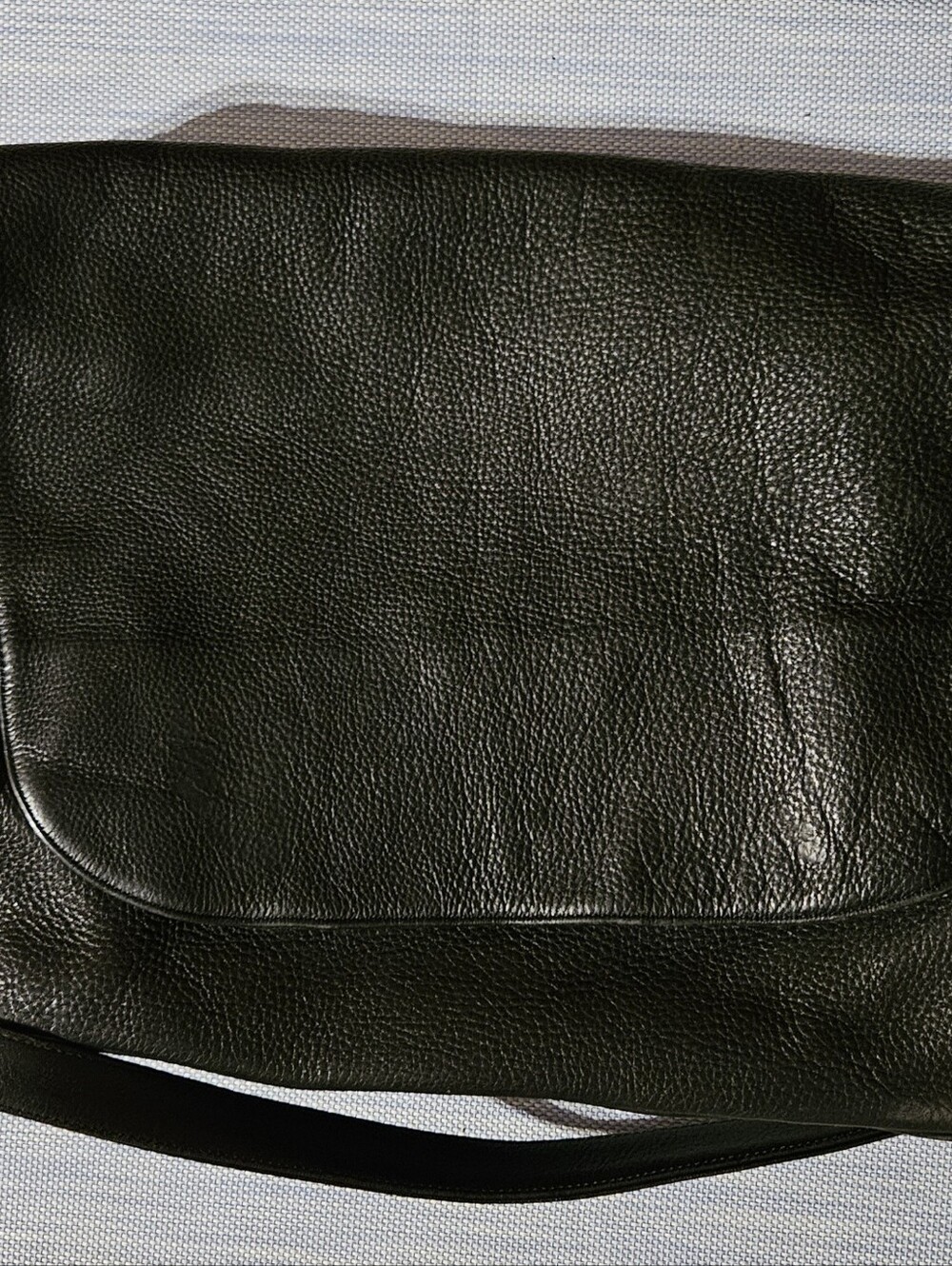 Wilsons Black Leather Messenger Bag - Classic Carry